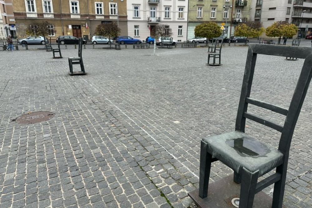 Monument Slachtoffers Joodse Getto Krakau #4