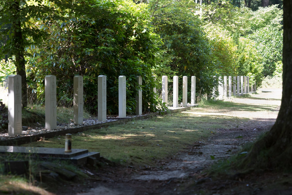 Commonwealth War Graves Cemetery Heidehof Ugchelen #2