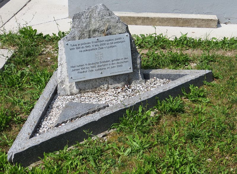 Monument Voormalig Duits Massagraf #1