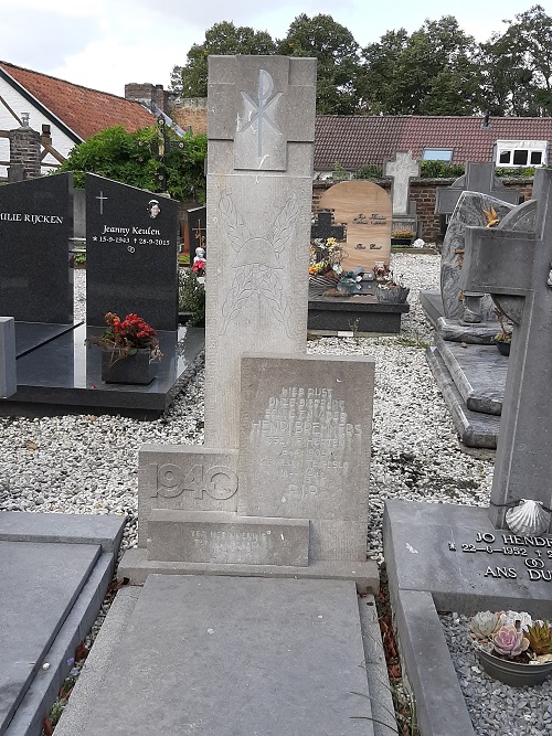 Dutch War Graves R.K. Cemetery Elsloo #2