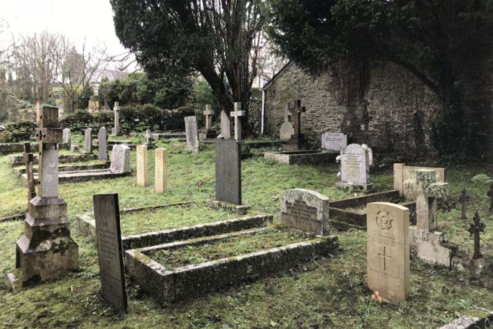 Commonwealth War Graves Lanherne Roman Catholic Cemetery