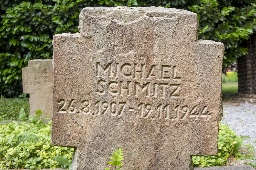 Duitse Oorlogsgraven en Monument Broich #3