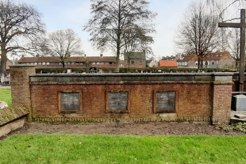 Mass Grave Civilian Casualties Catholic Cemetery Zevenbergen #3