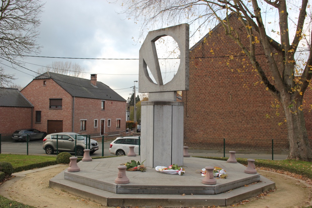 Oorlogsmonument Genappe #3