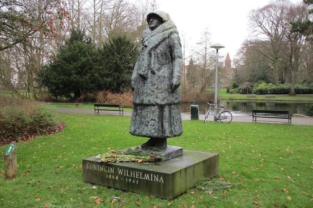 Statue Queen Wilhelmina of the Netherlands #3