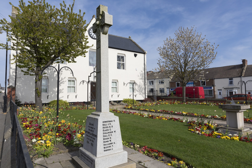 Oorlogsmonument Easthowle and Crossings #1