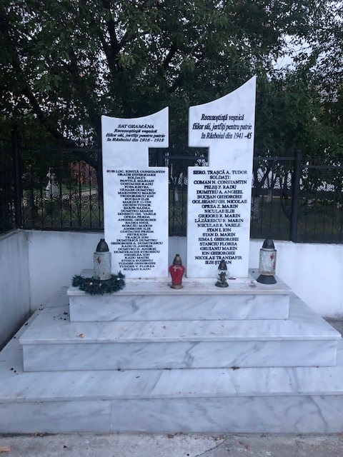 Oorlogsmonument Pitești #2