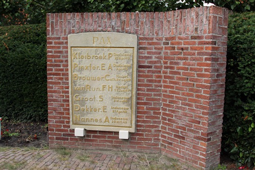 Oorlogsmonument Warmenhuizen #2