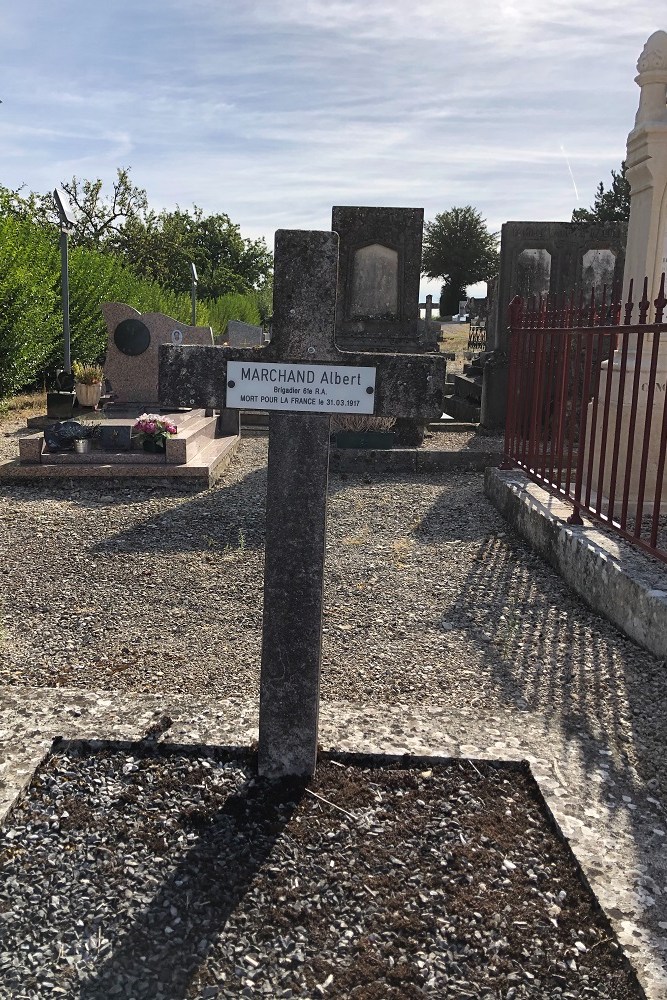 Commonwealth War Grave Châtelraould-Saint-Louvent Churchyard #4