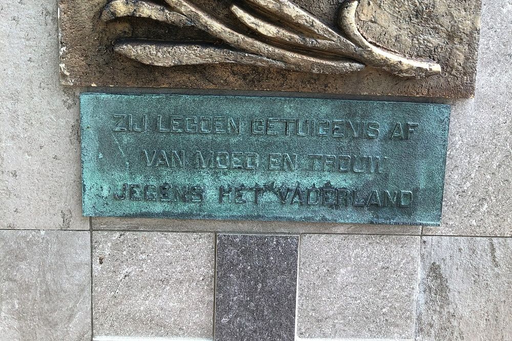 War Memorial Roelofarendsveen #4