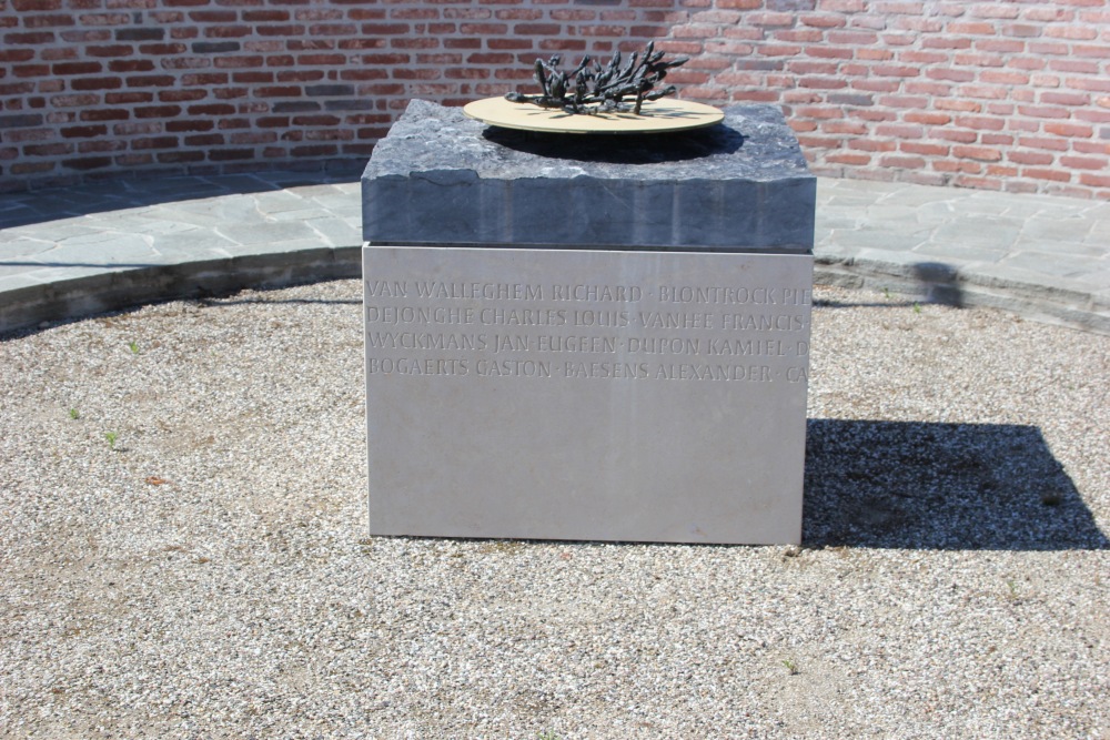 Oorlogsmonument Begraafplaats Aartrijke #3