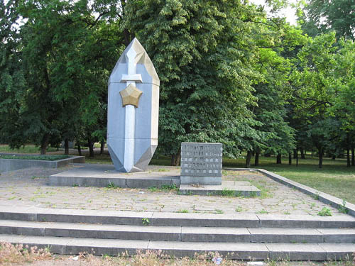 Monument Omgekomen Politiemannen Cherkasy #1