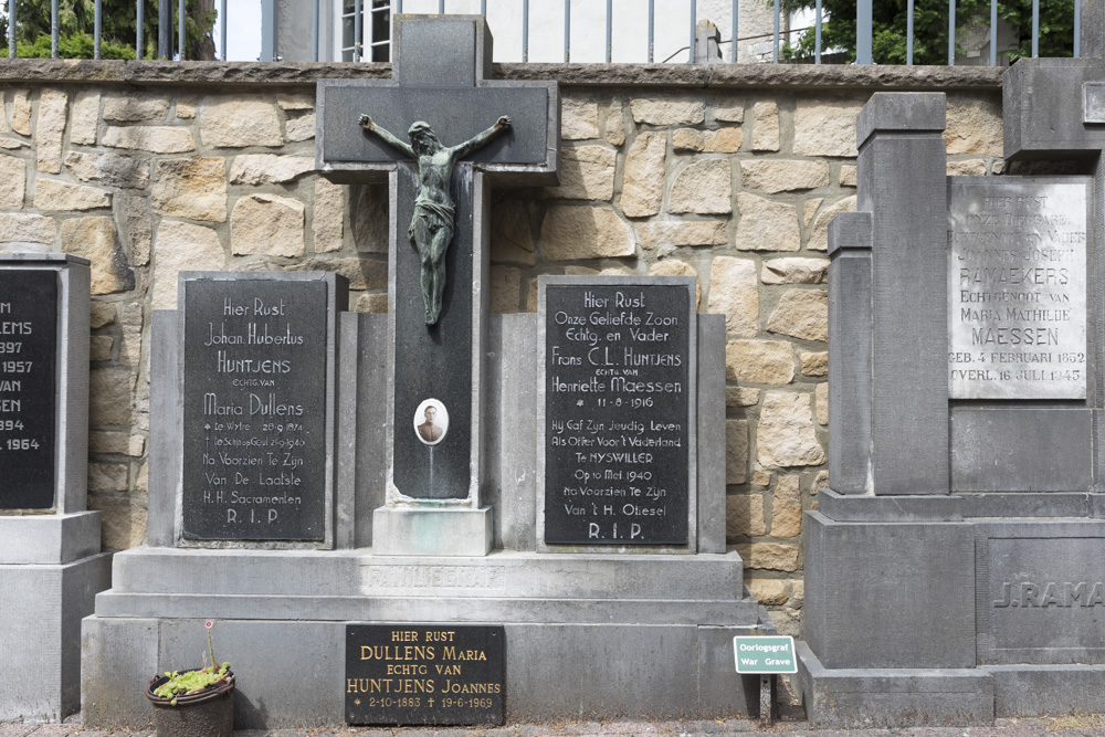 Dutch War Grave Roman Catholic Cemetery Schin op Geul #3