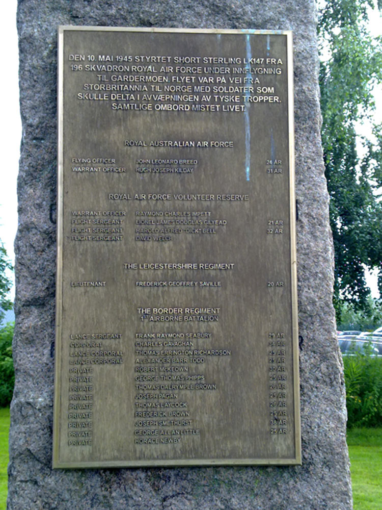 Monument Short Stirling LK147 #4