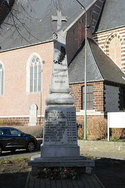 War Memorial Betekom #1