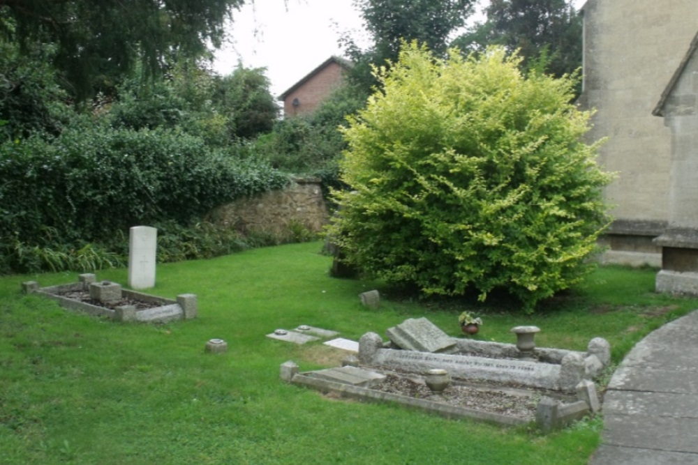 Oorlogsgraven van het Gemenebest St. Bartholomew Churchyard #1