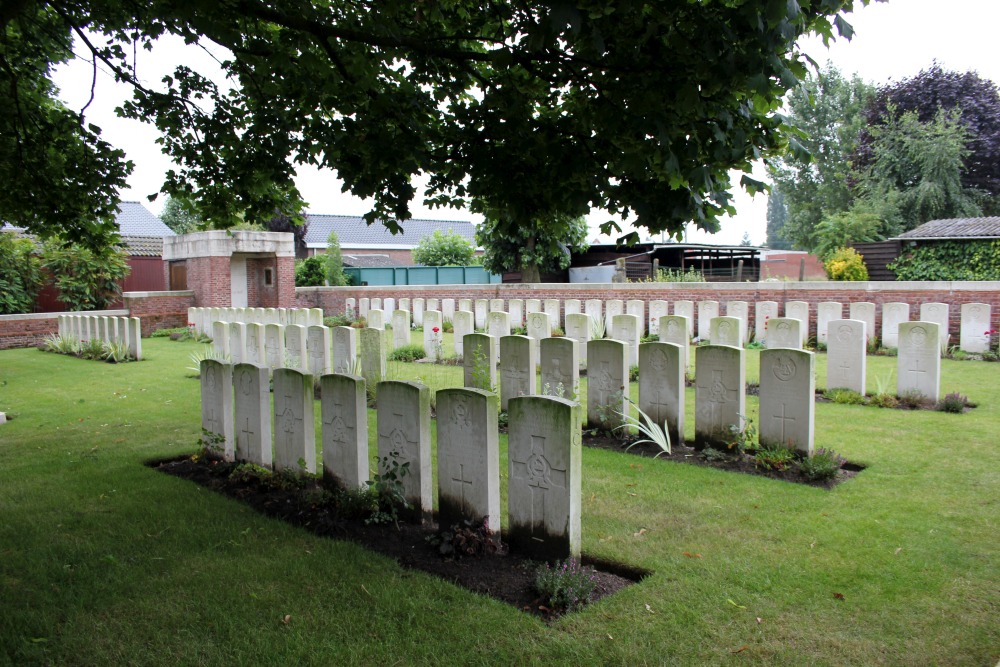 Commonwealth War Cemetery Vichte #2