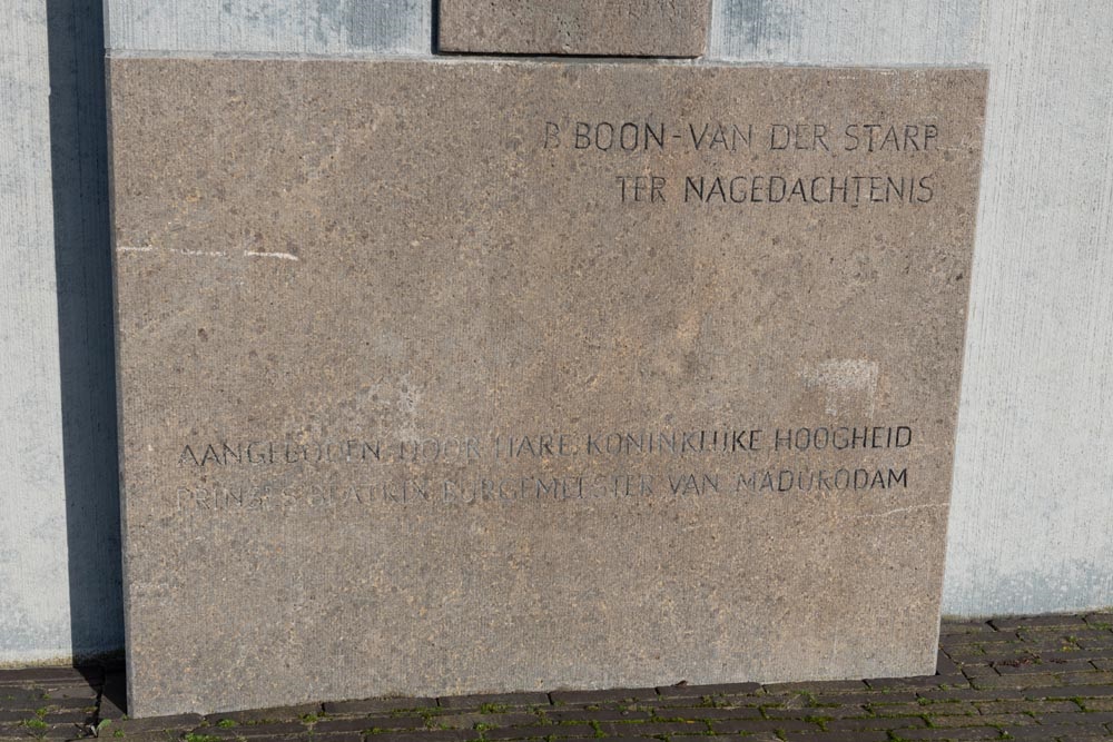 Memorial Bep Boon-van der Starp in Madurodam Den Haag #4