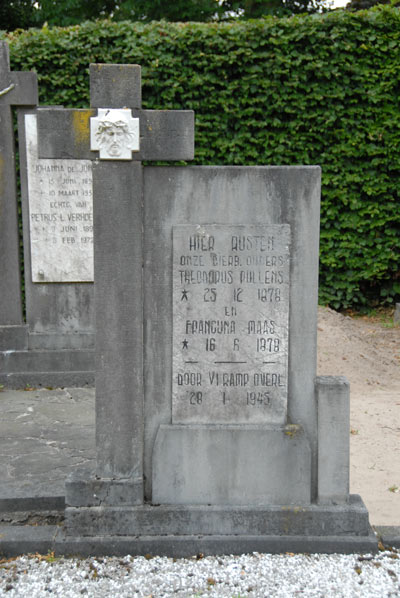 Dutch War Graves R.C. Cemetery St.Clemens Waalwijk #1