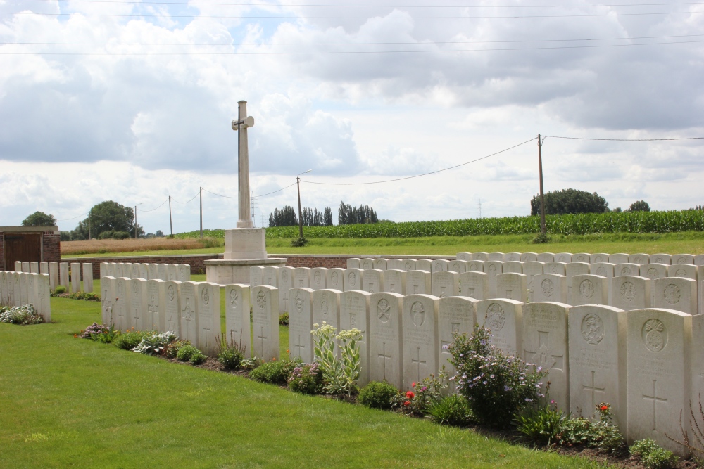 Commonwealth War Cemetery Kezelberg #2