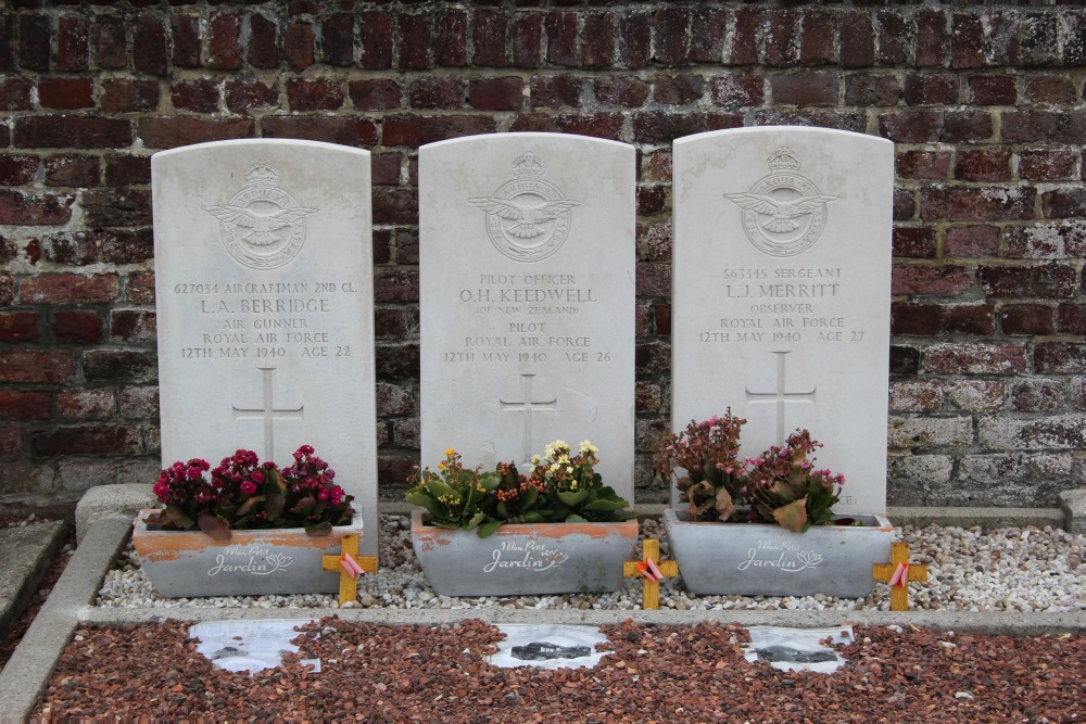 Oorlogsgraven van het Gemenebest Voroux-Goreux #2