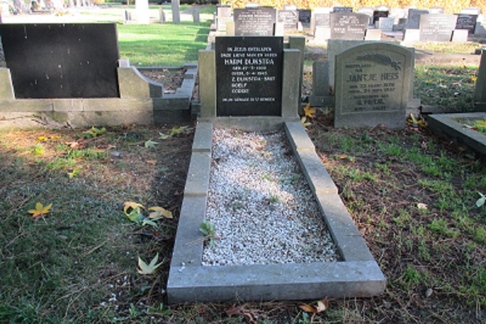 Dutch War Grave Municipal Cemetry Nieuw-Weerdinge #2