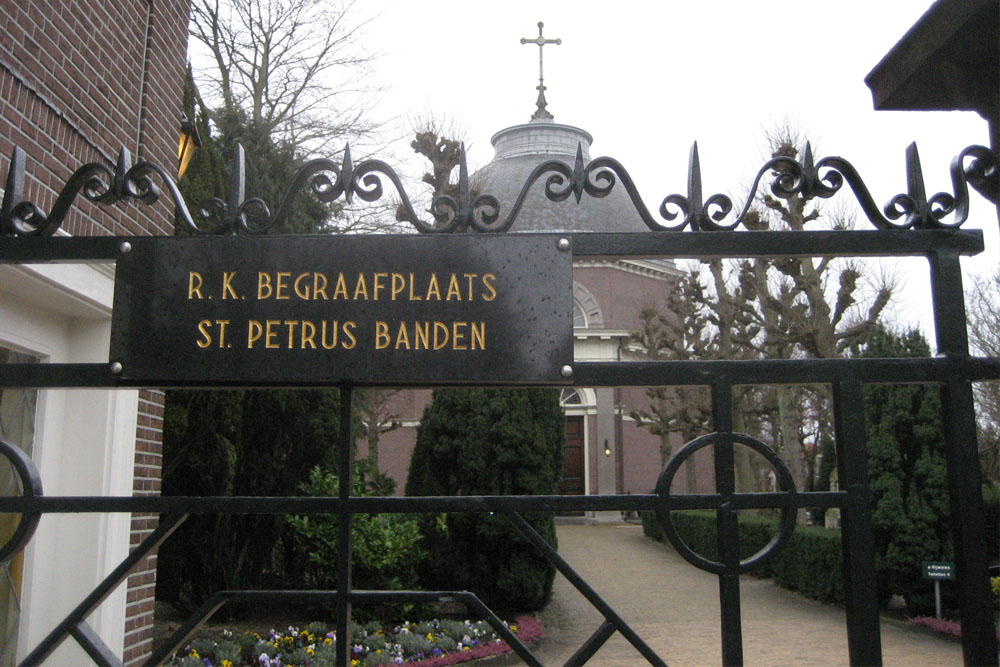 Nederlandse Oorlogsgraven R.K. Begraafplaats St. Petrus Banden