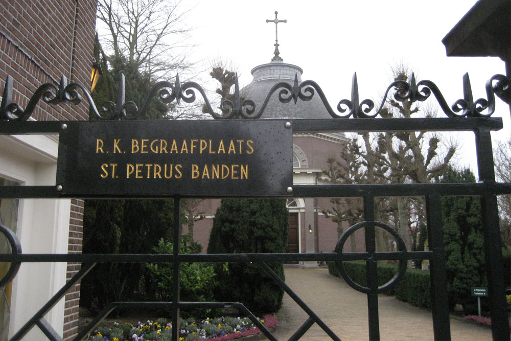 Roman Catholic Cemetery St. Petrus Banden #1