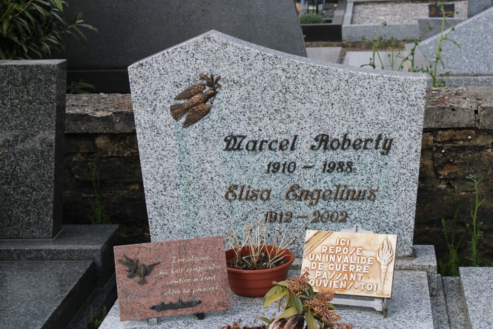 Belgian Graves Veterans Florenville New Cemetery #3