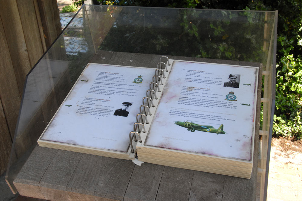 Oorlogsgraven van het Gemenebest Algemene Begraafplaats Den Burg #6
