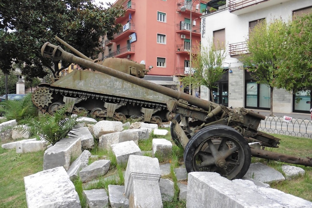 Monument Slag om Monte Cassino (Sherman M4 Tank) #1