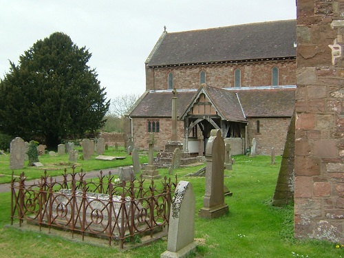 Oorlogsgraven van het Gemenebest Holy Trinity Churchyard #1