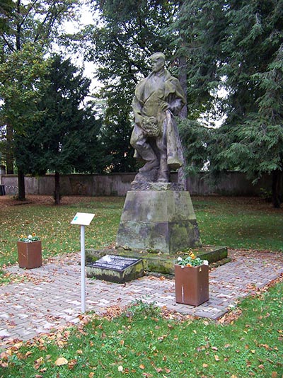 Mass Grave Soviet Soldiers Praha-Vinor #1