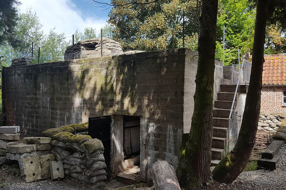 Hollandstellung - Observatie- en Manschappenbunker  Bunker Bardelaeremuseum #1