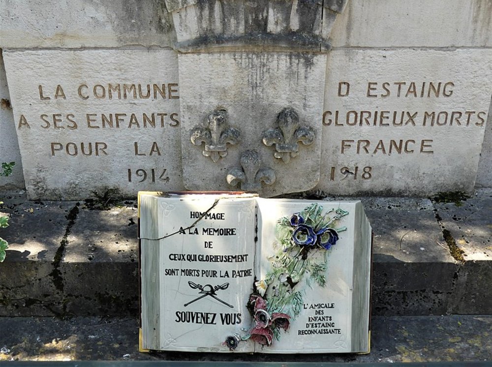 Oorlogsmonument Estaing #1