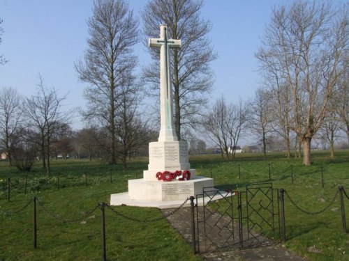 Oorlogsmonument Old Buckenham #1