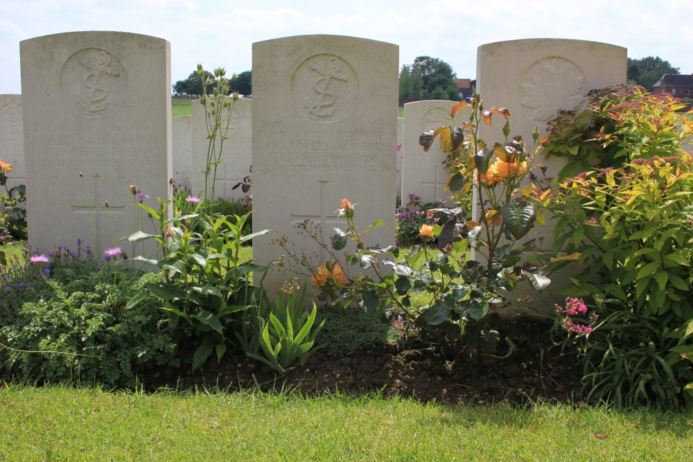 Commonwealth War Cemetery Anneux #5