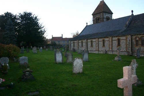 Commonwealth War Grave St Nicholas Churchyard #1