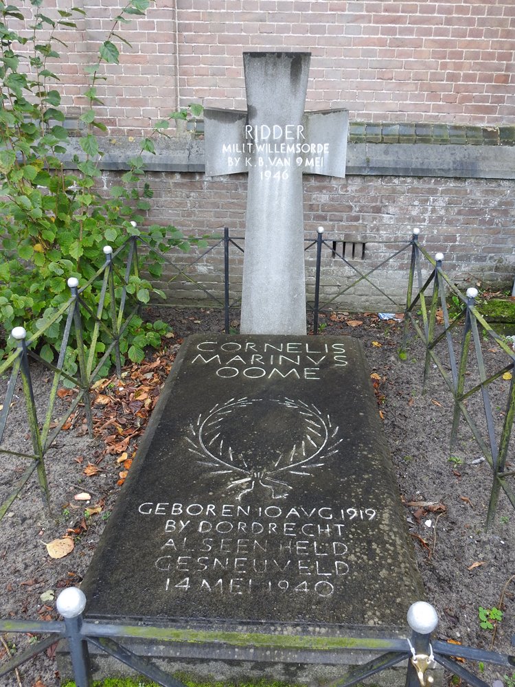 Nederlandse Oorlogsgraven Rooms Katholiek Kerkhof Raamsdonk #2