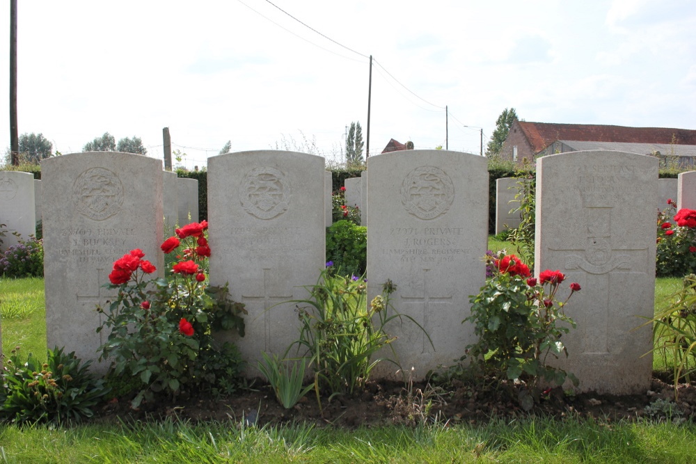 Commonwealth War Cemetery Cinq Rues #5