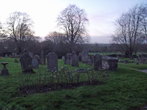 Commonwealth War Graves St. Mary, St. Katherine and All Saints Churchyard