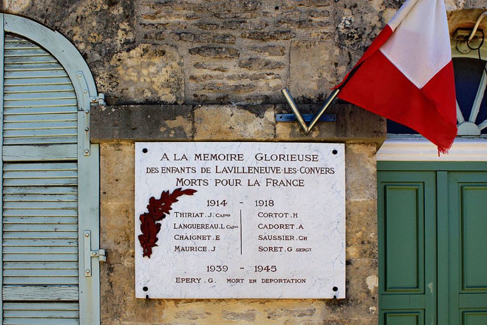 Oorlogsmonument La Villeneuve-les-Convers #1