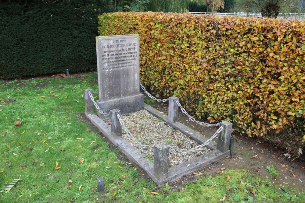 Grave Civil Victim Municipal Cemetery Zuilichem #1