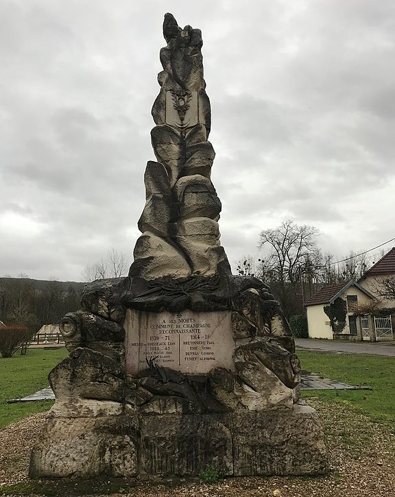 Oorlogsmonument Champagne-sur-Loue #1