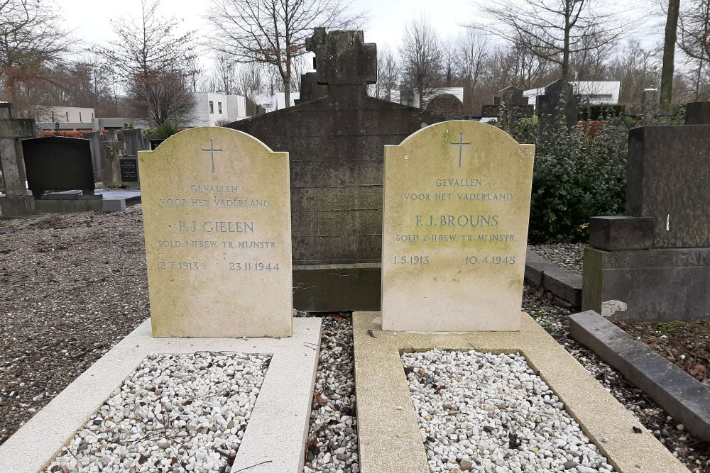 Dutch War Graves Municipal Cemetery Nieuw-Lotbroek #1