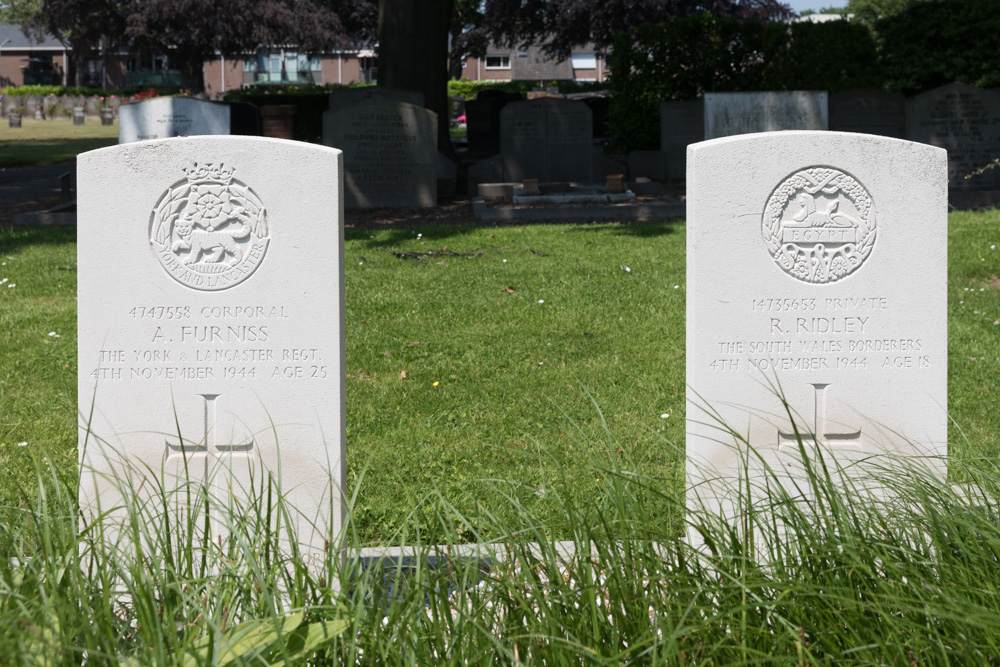 Commonwealth War Graves Protestant Cemetery Fijnaart #4