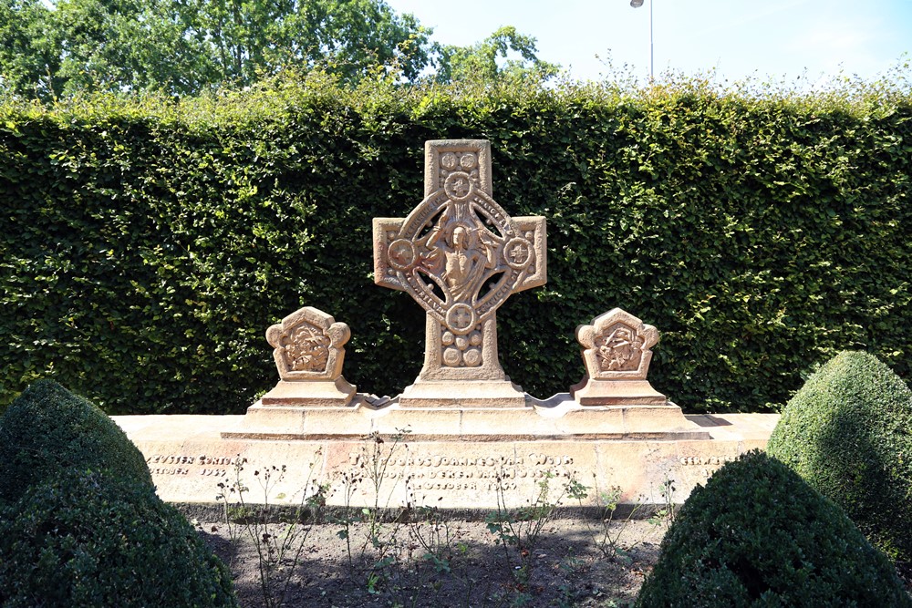 Mass Grave Old Cemetery Huissen #2