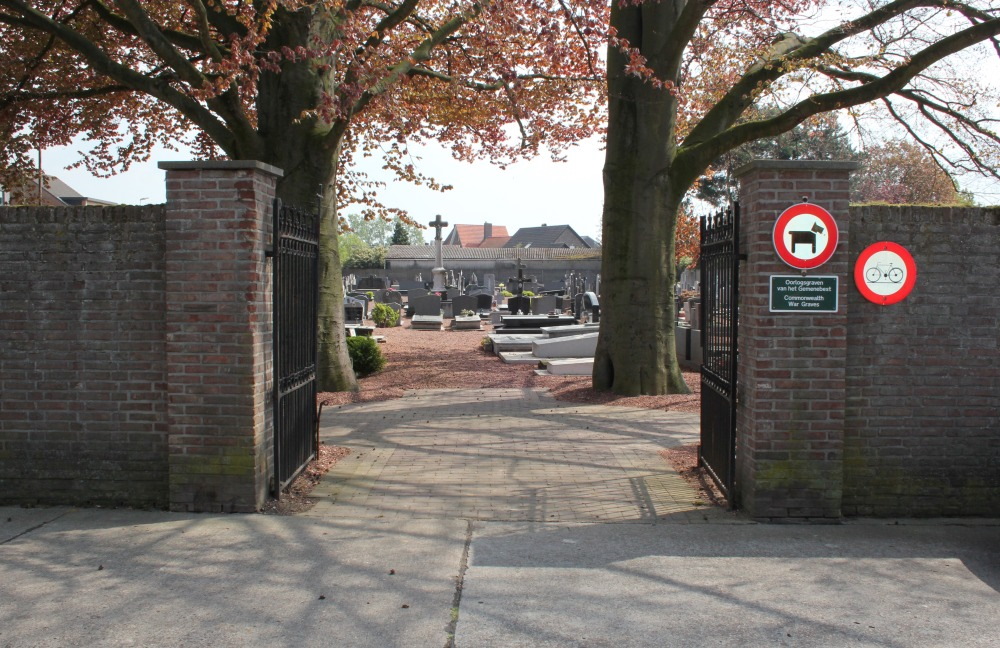 Commonwealth War Graves Lanklaar