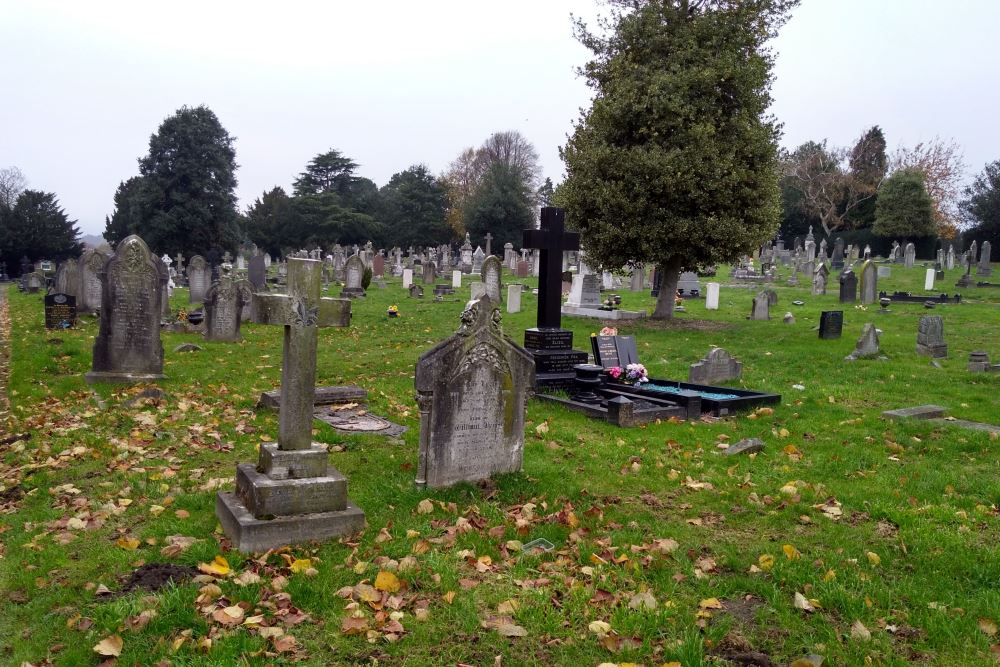 Oorlogsgraf van het Gemenebest St. Ninian Roman Catholic Churchyard