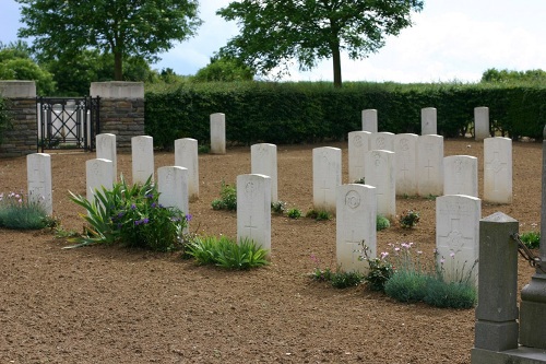 Commonwealth War Graves Ville-sur-Ancre #1